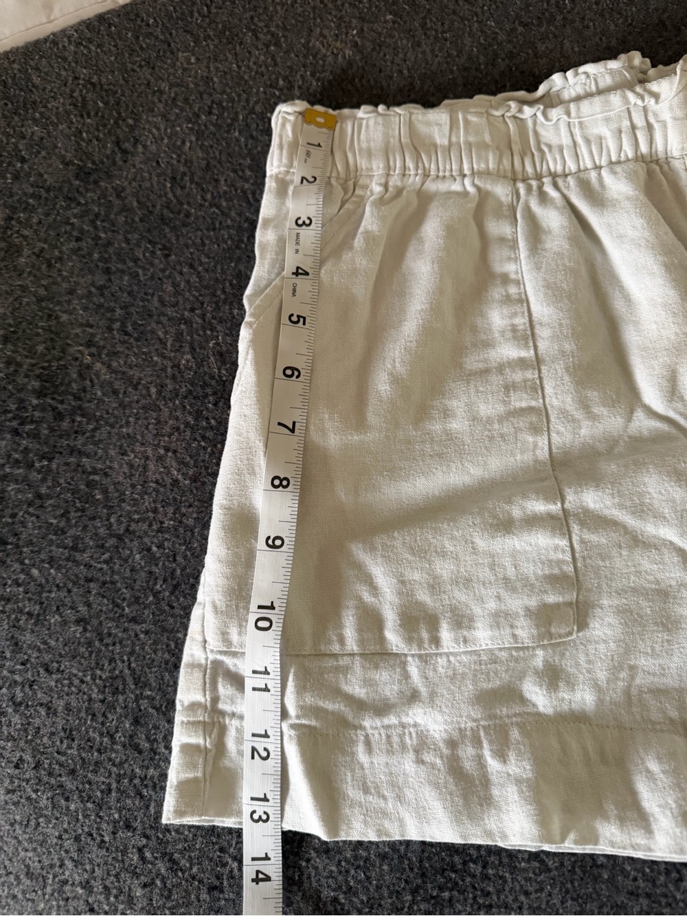 Abercrombie & Fitch White High-Waist Elastic Linen-Blend Shorts - Picture 3 of 7